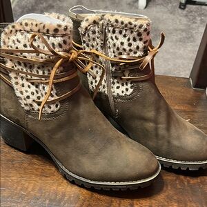 Brown Leather Ankle Boots with Fur Trim